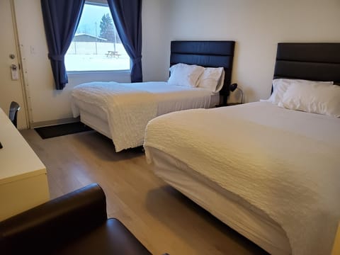 Double Room | Desk, laptop workspace, WiFi (free), bed sheets