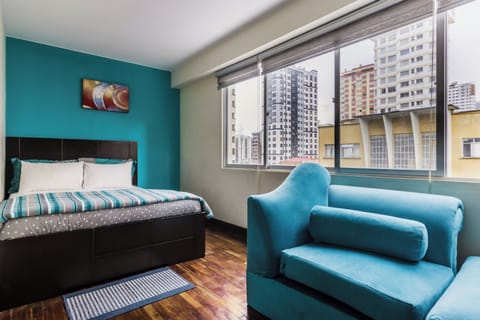 Executive Suite, 1 Queen Bed | Laptop workspace, soundproofing, iron/ironing board (on request)