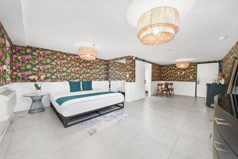 Egyptian cotton sheets, premium bedding, down comforters, minibar