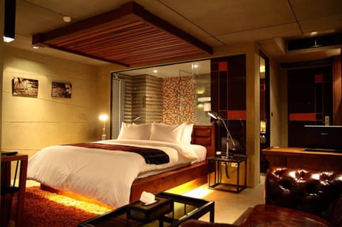 Minibar, in-room safe, desk, free WiFi