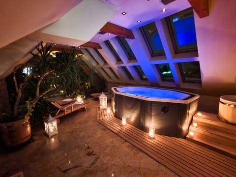 Indoor spa tub