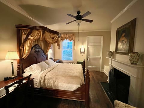 Ellen's Room #7 | Individually decorated, individually furnished, desk, laptop workspace