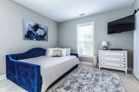 Queen size bed 