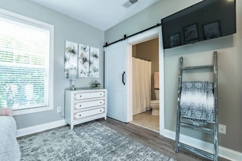Smart TV. Wifi. Barn door leading to bathroom