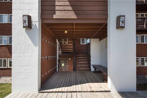 Tensleep Exterior w. Ski Lockers