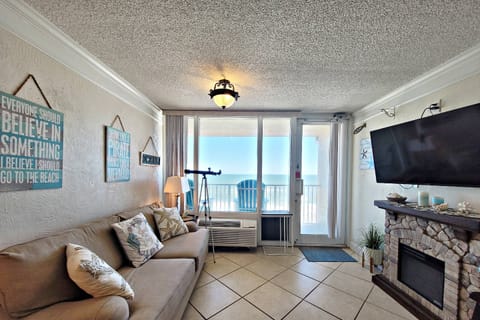 Beautiful 1 bedroom oceanfront unit!