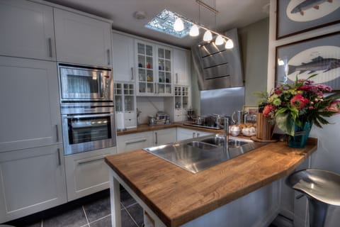 kitchen - well equipped with quality AEG appliances