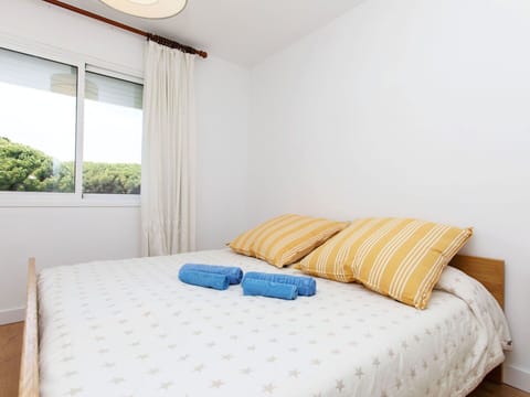 Furniture, Property, Building, Comfort, Azure, Textile, Interior Design, Wood, Shade