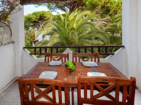 Table, Furniture, Property, Building, Chair, Tableware, Outdoor Table, Wood, Interior Design, Outdoor Furniture