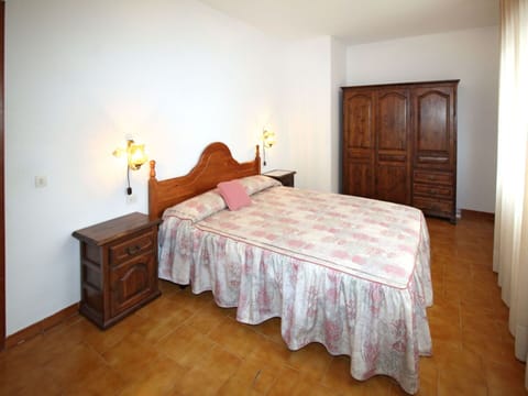 Furniture, Wood, Comfort, Bed, Building, Interior Design, Bed Skirt, Floor, Cabinetry
