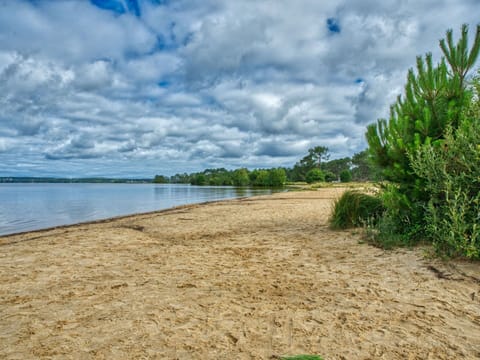 Sky, Blue, Water, Water Resources, Body Of Water, Daytime, Nature, Natural Environment, Cloud, Horizon
