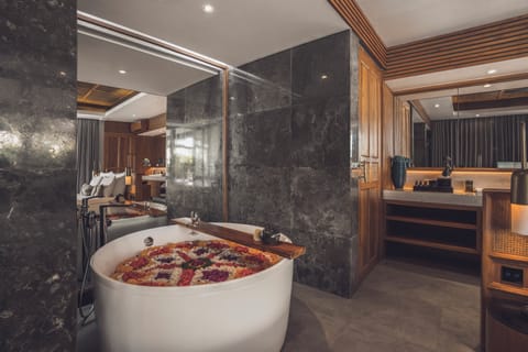 Grand 1 Bedroom Private Pool Villa with Ricefield View | Bathroom | Separate tub and shower, rainfall showerhead, free toiletries