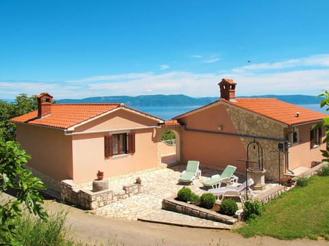 Property, House, Home, Real Estate, Building, Cottage, Residential Area, Estate, Sky, Rural Area