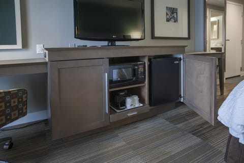 Hypo-allergenic bedding, in-room safe, blackout drapes