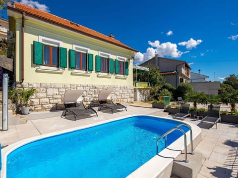 Water, Plant, Property, Swimming Pool, Building, Sky, Azure, Cloud, Window, Outdoor Furniture