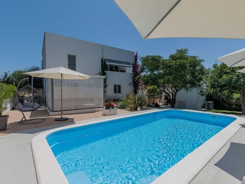 Water, Building, Plant, Property, Sky, Swimming Pool, Azure, Shade, Architecture, Rectangle