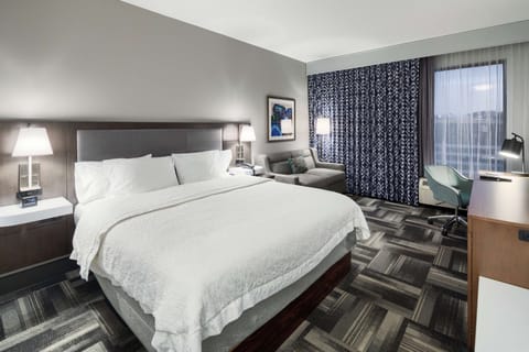 Hypo-allergenic bedding, minibar, desk, laptop workspace