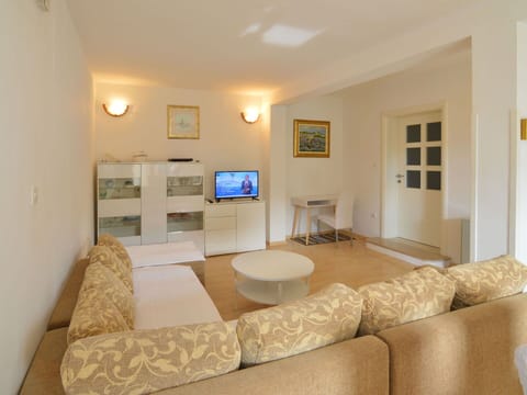 Furniture, Property, Comfort, Wood, Building, Lamp, Shade, Textile, Lighting