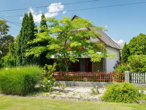 Green, Shrub, House, Roof, Cottage, Garden, Spring, Lawn, Yard, Farmhouse