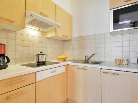 Brown, Countertop, Kitchen Sink, Cabinetry, Tap, Sink, Property, Building, Plumbing Fixture, Kitchen Stove