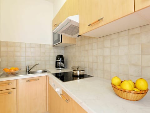 Cabinetry, Countertop, Kitchen Sink, Property, Building, Sink, Kitchen, Kitchen Stove, Kitchen Appliance