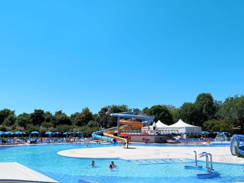 Water, Sky, Swimming Pool, Leisure, Recreation, Tree, Resort Town, Fun, Nonbuilding Structure, Outdoor Furniture