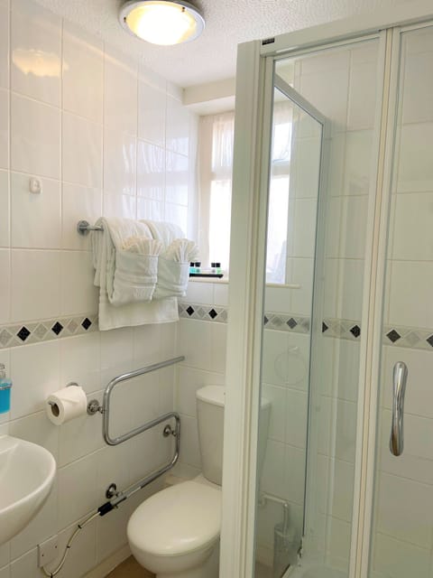 Double Room, Ensuite (Large- inland view) | Bathroom