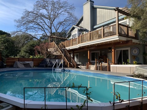 Pool, hot tub and back deck