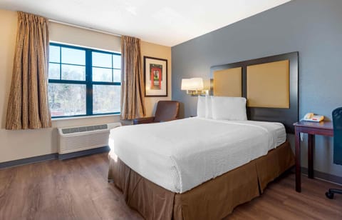 Desk, iron/ironing board, free WiFi, bed sheets