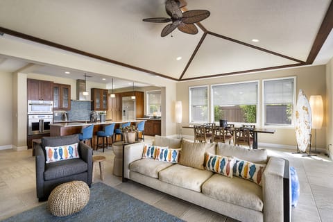 Open floor plan of this Holua Kai Kona condo rental, with the dining area and living area combined.