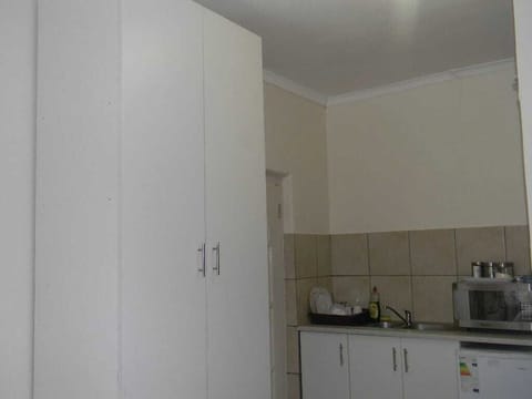 Cookware/dishes/utensils