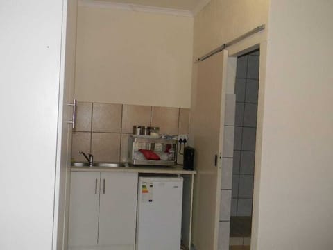 Cookware/dishes/utensils