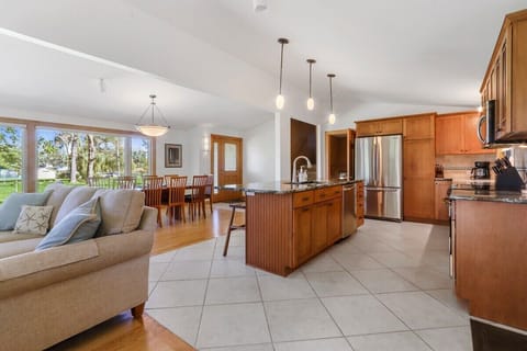 Kitchen with open concept to dining area. Breakfast bar that seats 4.