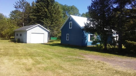 Garage that renters can use to store their ATV, boat, snowmobiles, or vehicles.