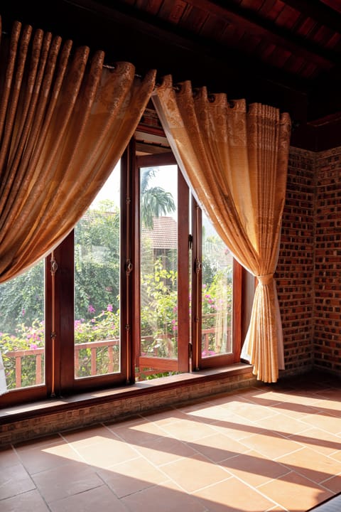 Deluxe Room, 1 Queen Bed, Garden View | Desk, laptop workspace, blackout drapes, soundproofing