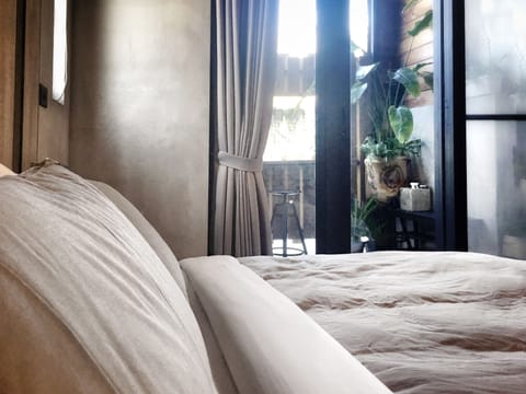 Signature Double Room, 1 Queen Bed, Non Smoking, Garden View | Free minibar, blackout drapes, free WiFi, bed sheets