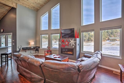 Hill City Vacation Rental | 3BR | 2BA | 1,250 Sq Ft | Stairs to Access
