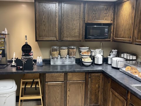 Free daily continental breakfast