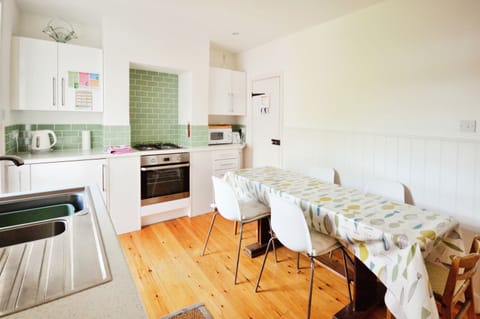 Cottage | Private kitchen | Fridge, oven, stovetop, dishwasher