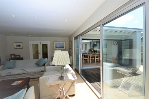 Cottage | Living room | LCD TV, fireplace, DVD player