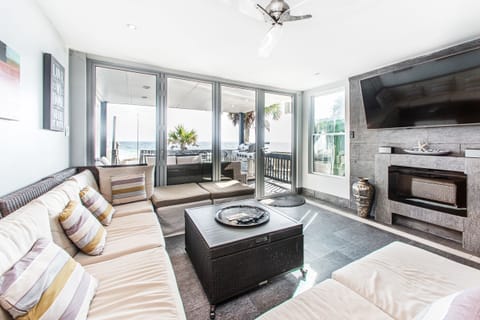 Large Flatscreen Tv and Fireplace to enjoy