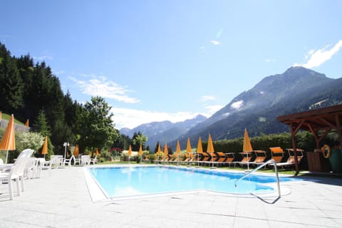 Apartment | Pool | Outdoor pool