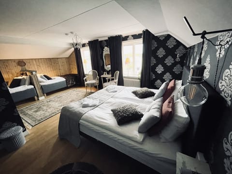 Deluxe Quadruple Room, Shared Bathroom | Hypo-allergenic bedding available, WiFi (free), bed sheets