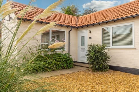 Sea Breeze, Brancaster: Situated in a quiet cul-de-sac in the popular village of Brancaster