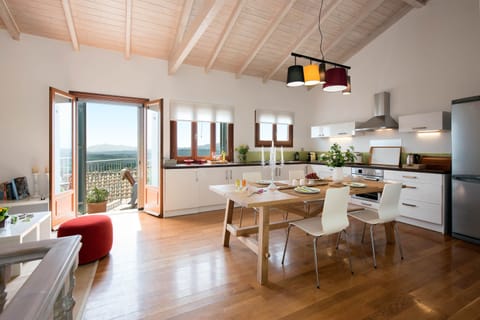 House, 2 Bedrooms | Living area | Flat-screen TV