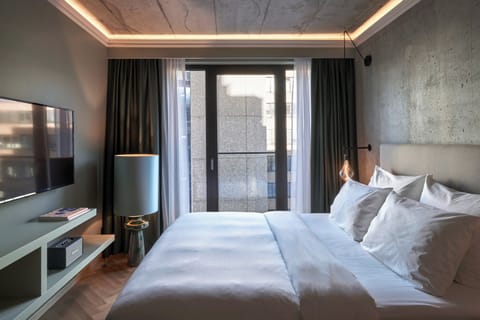 Superior Room, 1 Queen Bed | In-room safe, desk, soundproofing, free cribs/infant beds