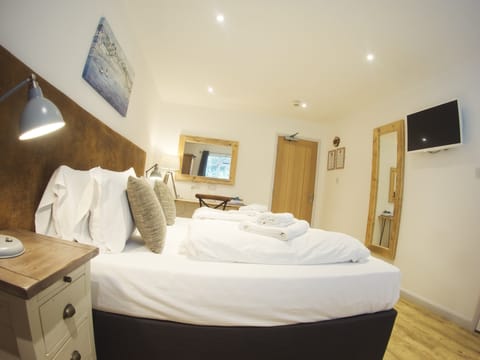 Individually furnished, desk, iron/ironing board, bed sheets