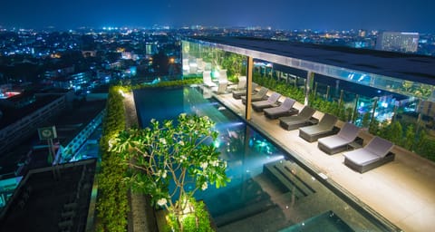 Outdoor pool, pool umbrellas, sun loungers
