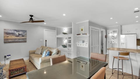 Beachwood Villas 8D Dining Table