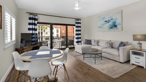 Palms B4 Living area